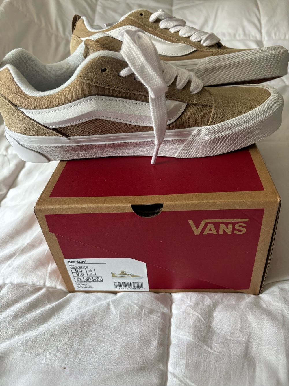 Vans Womens Tan Suede Low-Top Sneakers with White Laces - Picture 3 of 5